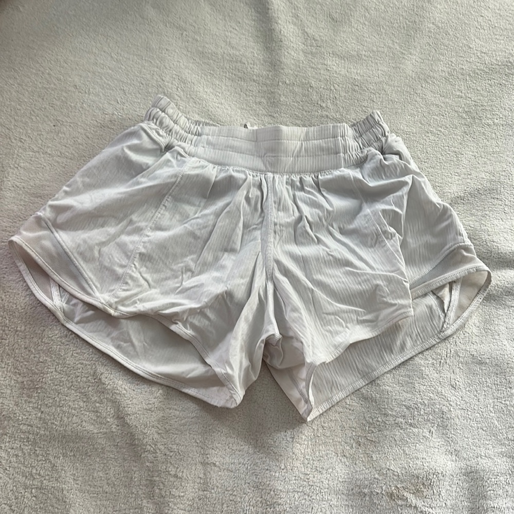 LULULEMON white hotty hot 4inch